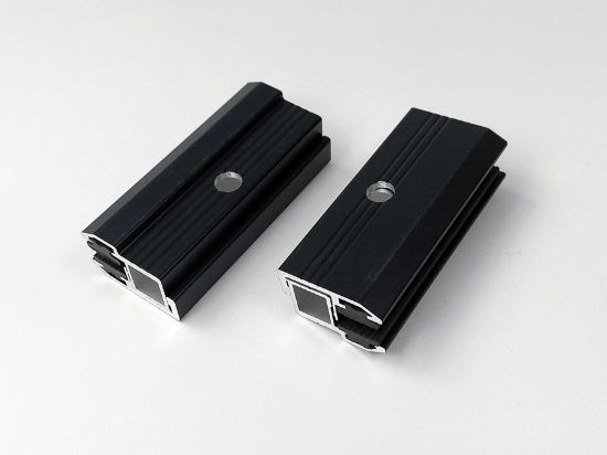 Obrázek Příchytka Solar- pro bezrámové panely  koncová, černá